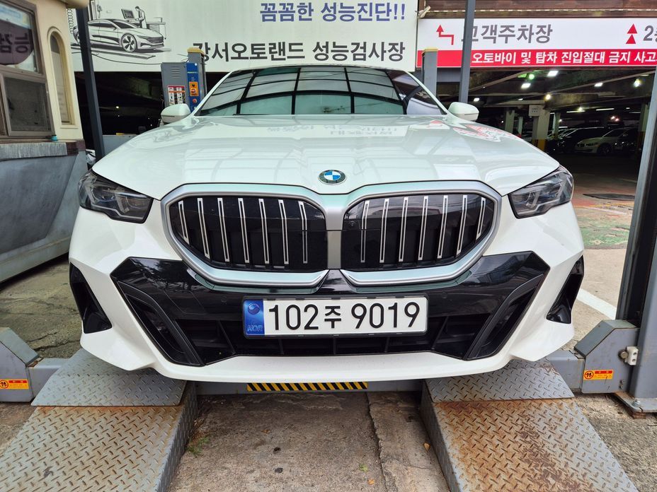 BMW 5-Series 530i xDrive M Sport, 2024
