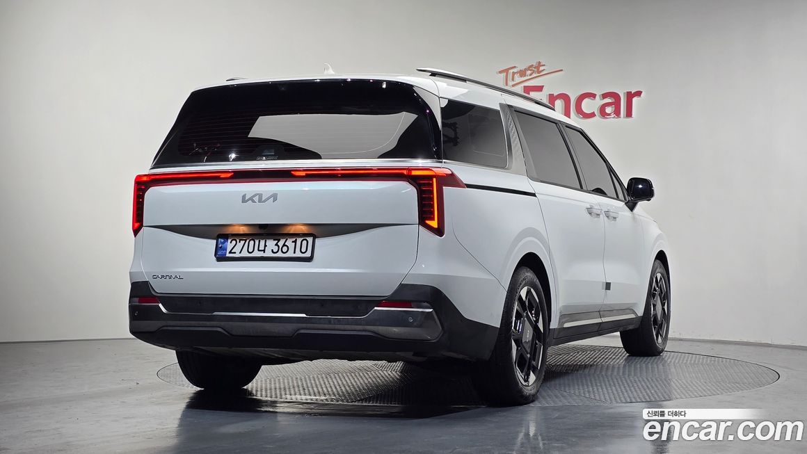 Kia Carnival 7-Seater Signature, 2024