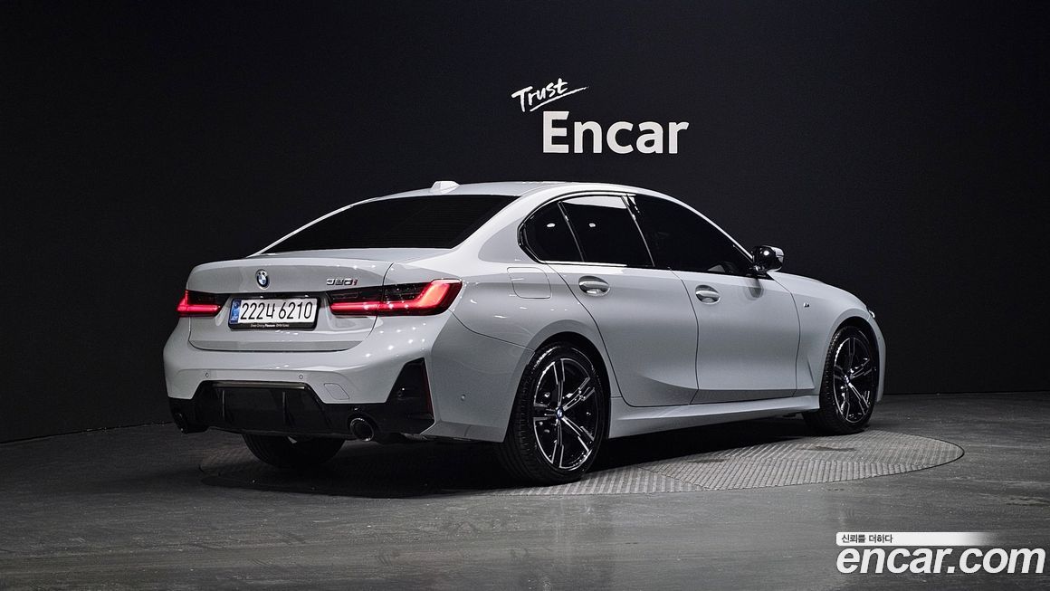 BMW 3-Series 320i M Sport, 2025