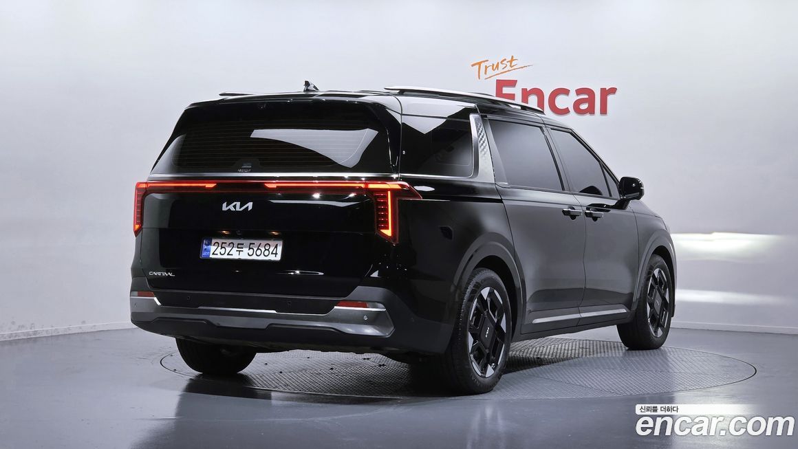 Kia Carnival 9-Seater Signature, 2024