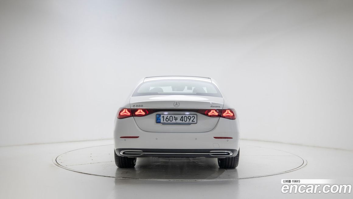 Mercedes-Benz E-Class E300 4MATIC Exclusive, 2026