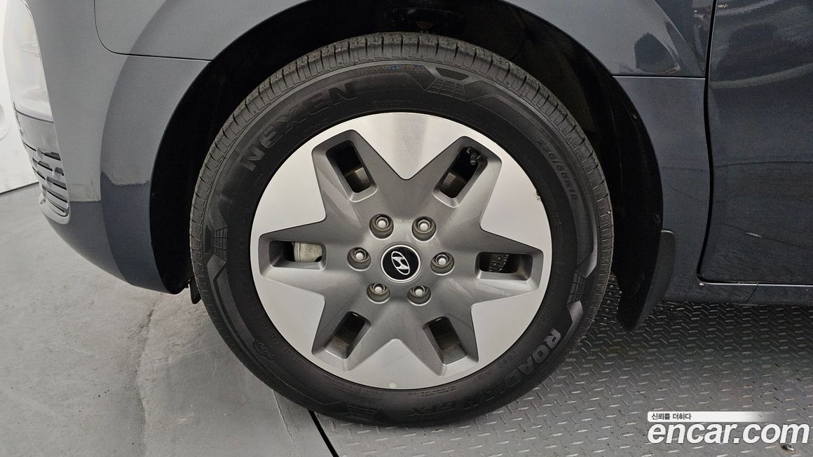 Hyundai Staria 4WD Tourer 11-Seater, 2024