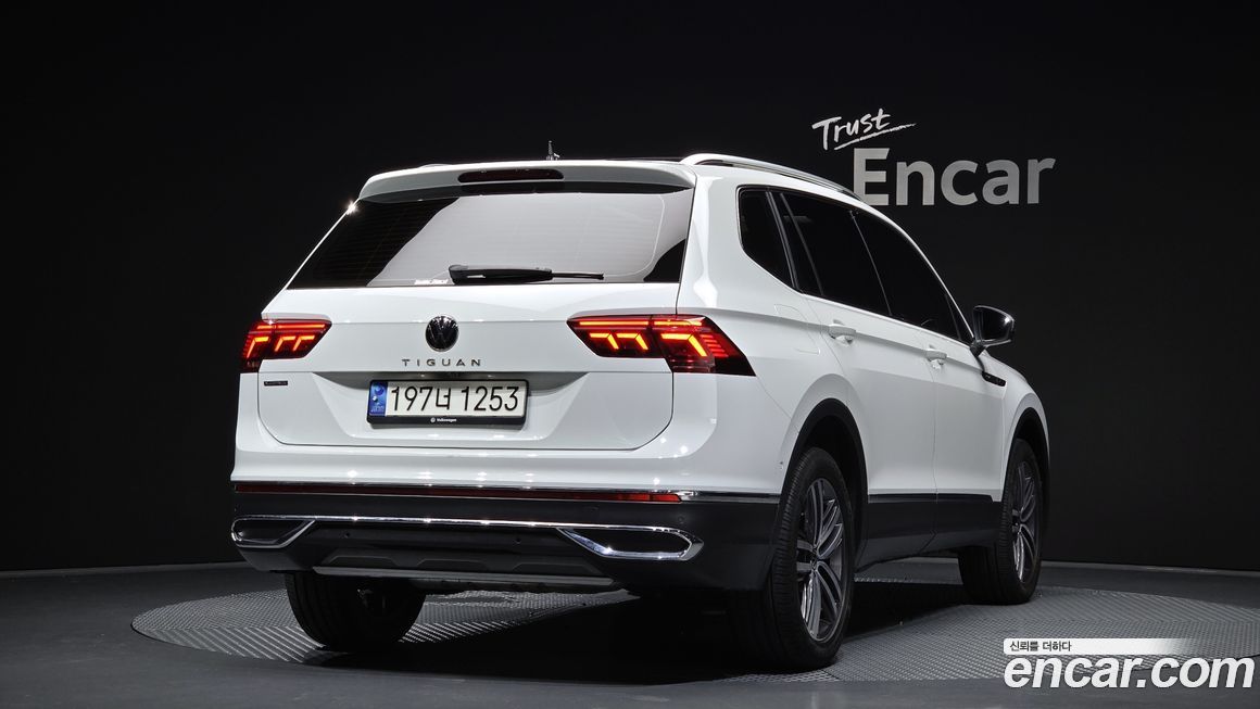 Volkswagen Tiguan 2.0 TSI Prestige, 2023