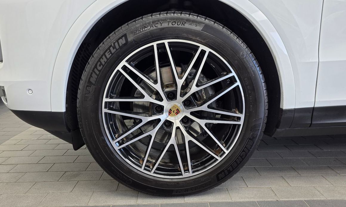 Porsche Cayenne 3.0, 2024
