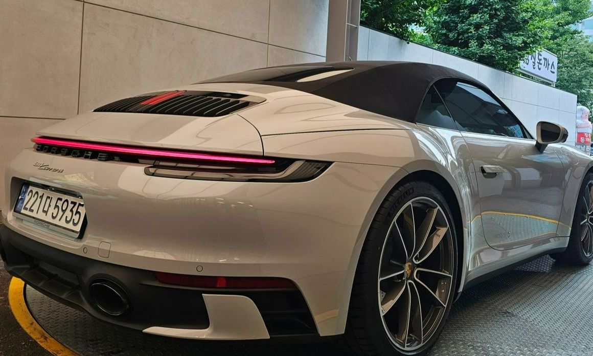 Porsche 911 Carrera Cabriolet, 2024