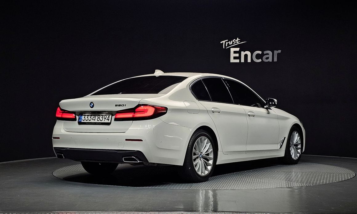 BMW 5-Series 520i Luxury, 2023
