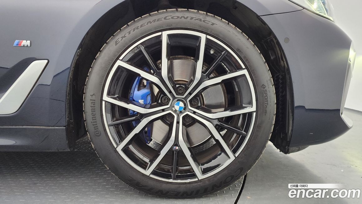 BMW 5-Series 530i xDrive M Sport Package, 2023