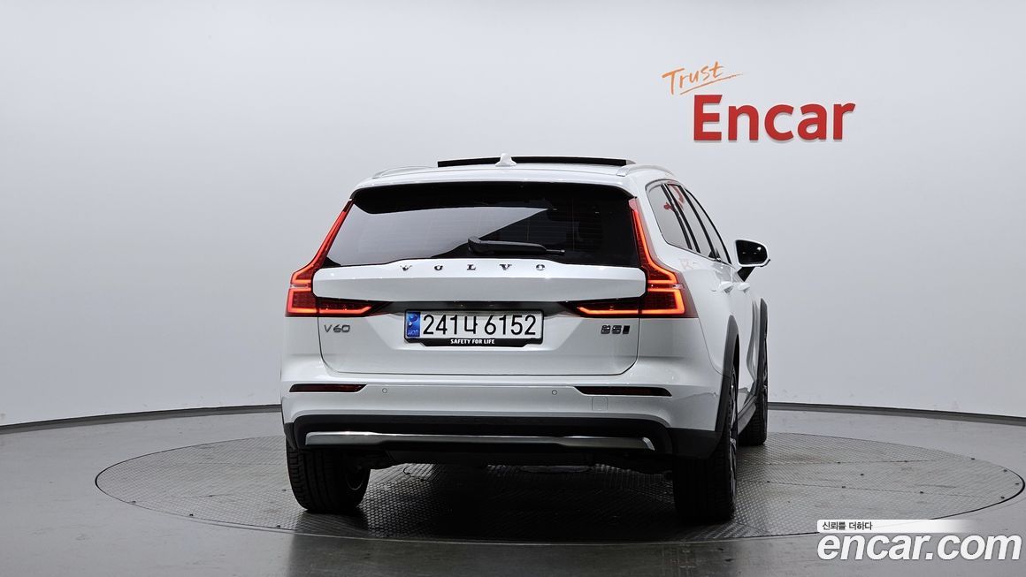 Volvo V60 B5 Ultimate AWD, 2024