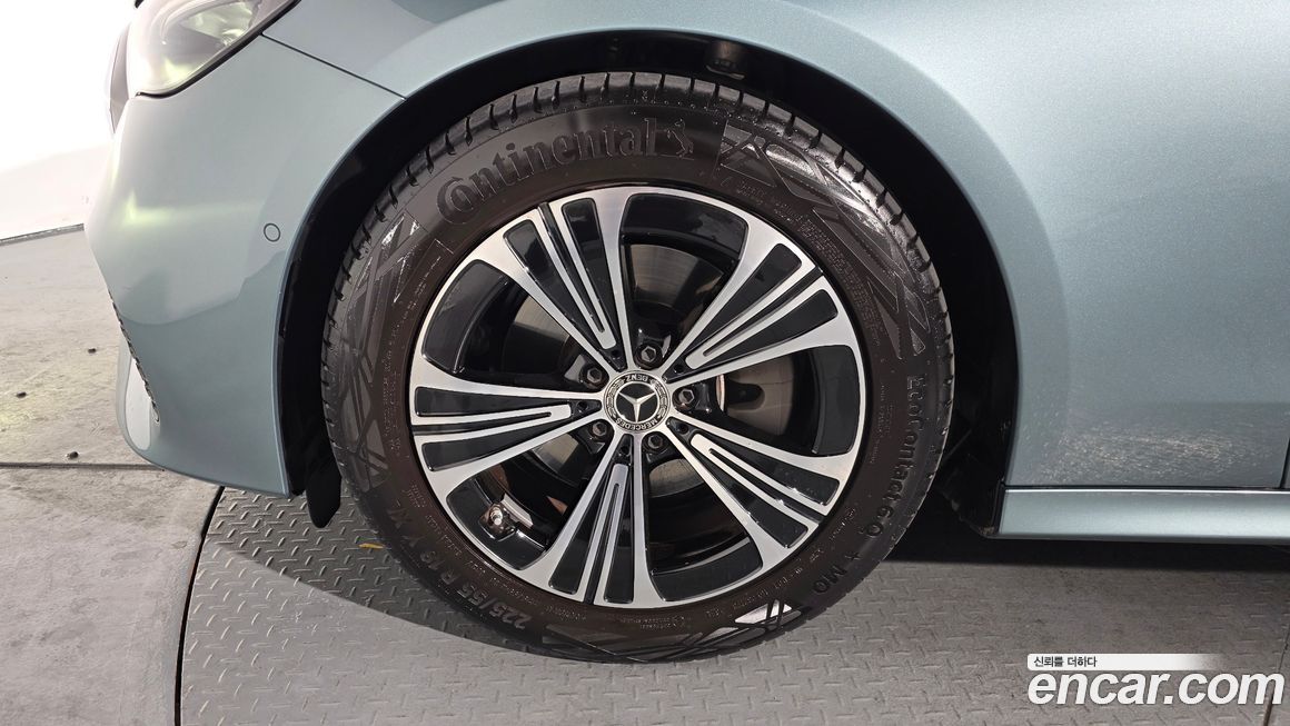 Mercedes-Benz E-Class E200 Avantgarde, 2025