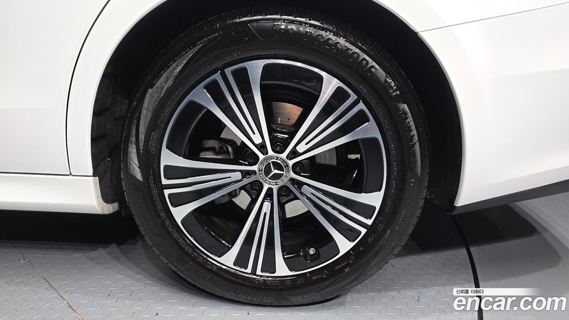 Mercedes-Benz E-Class E200 Avantgarde, 2025