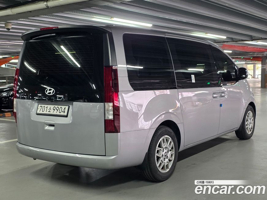 Hyundai Staria Tourer 11-Seater, 2025