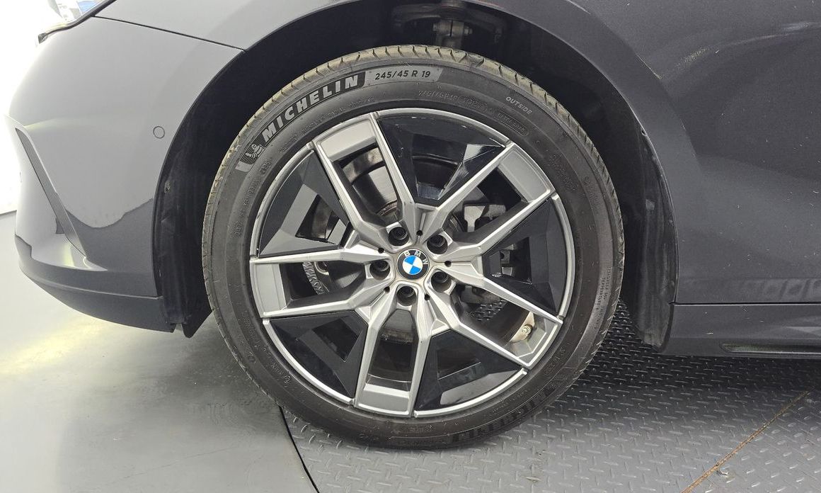 BMW 5-Series 520i, 2025