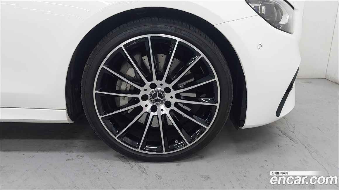 Mercedes-Benz E-Class E350 4MATIC AMG Line, 2023