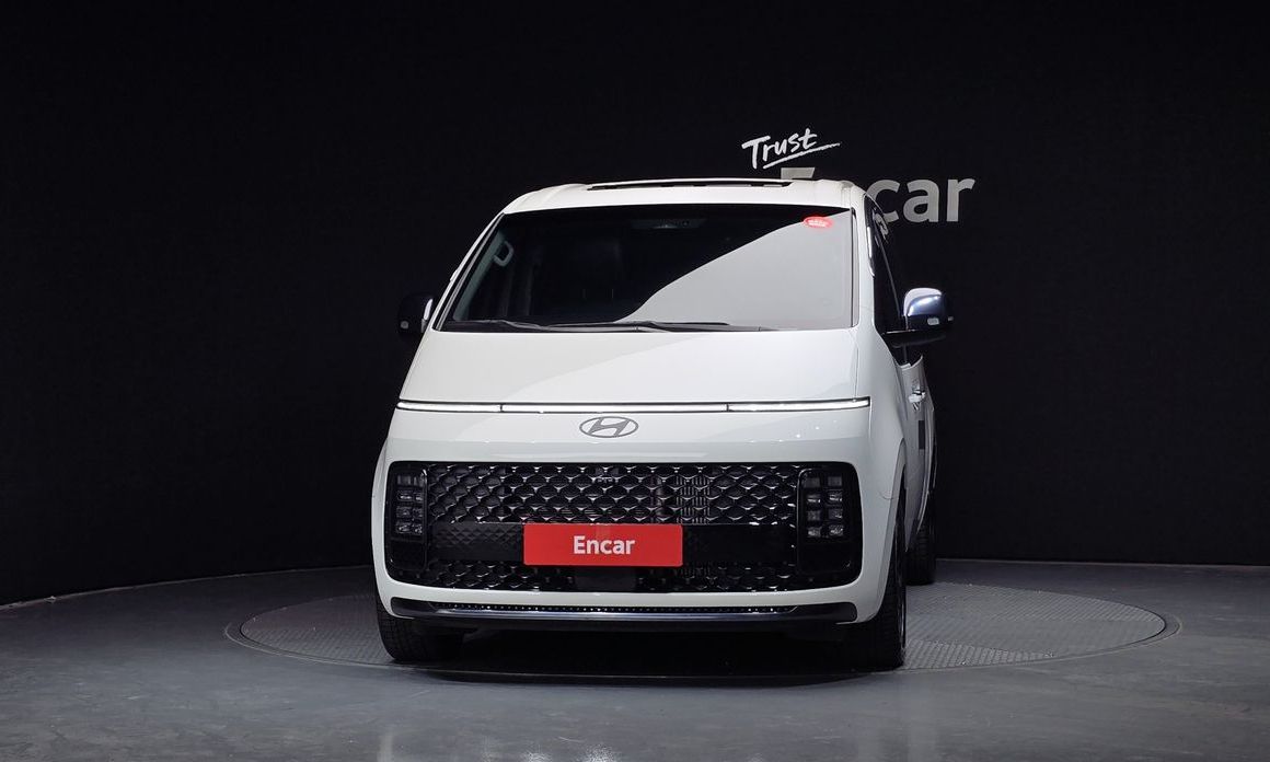 Hyundai Staria 4WD Lounge 9-Seater, 2025