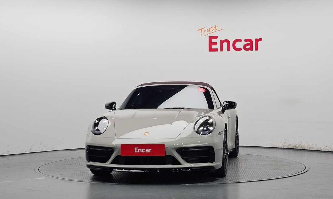 Porsche 911 Carrera 4 GTS Cabriolet, 2023