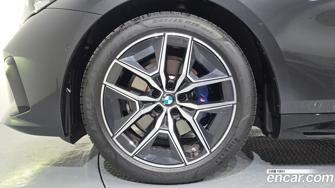 BMW 5-Series 520i M Sport, 2025