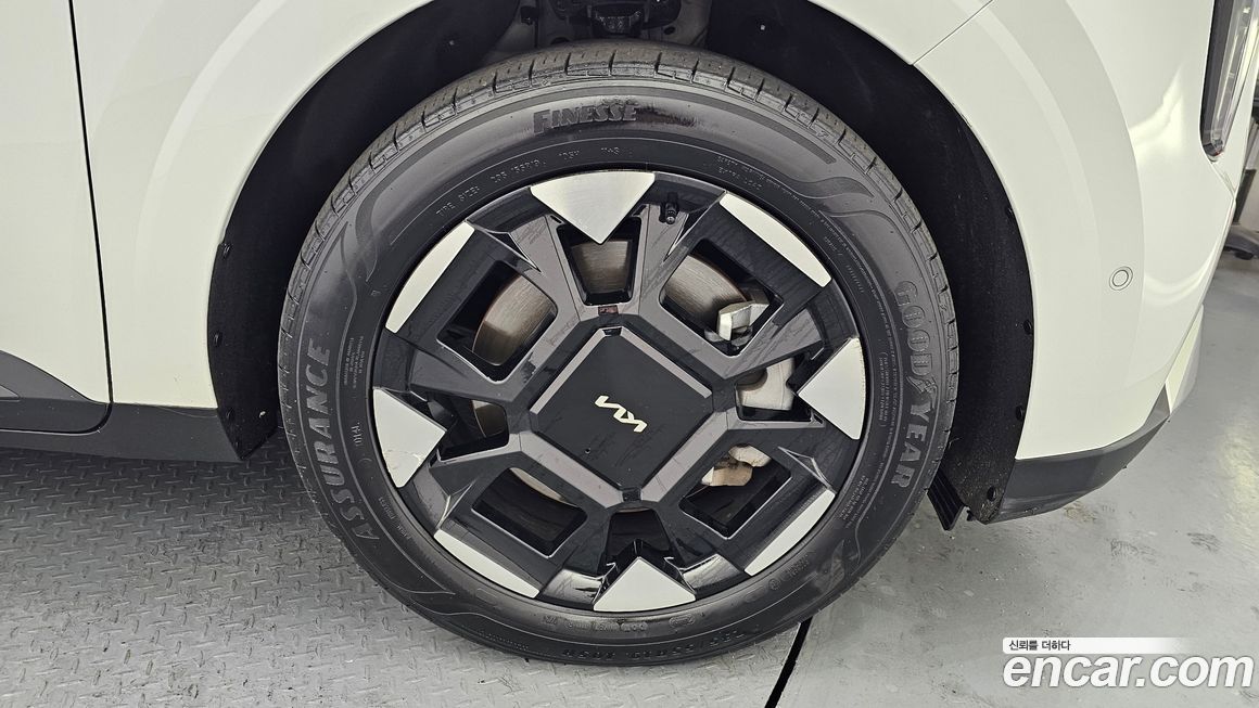 Kia Carnival 9-Seater Prestige, 2024