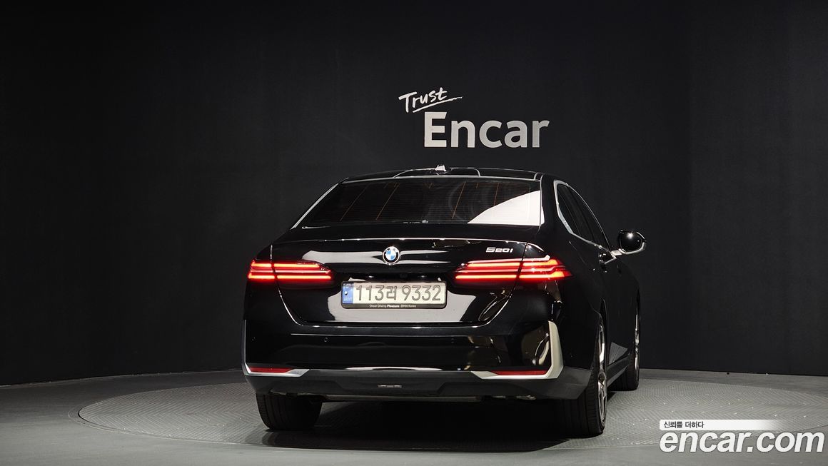 BMW 5-Series 520i, 2024