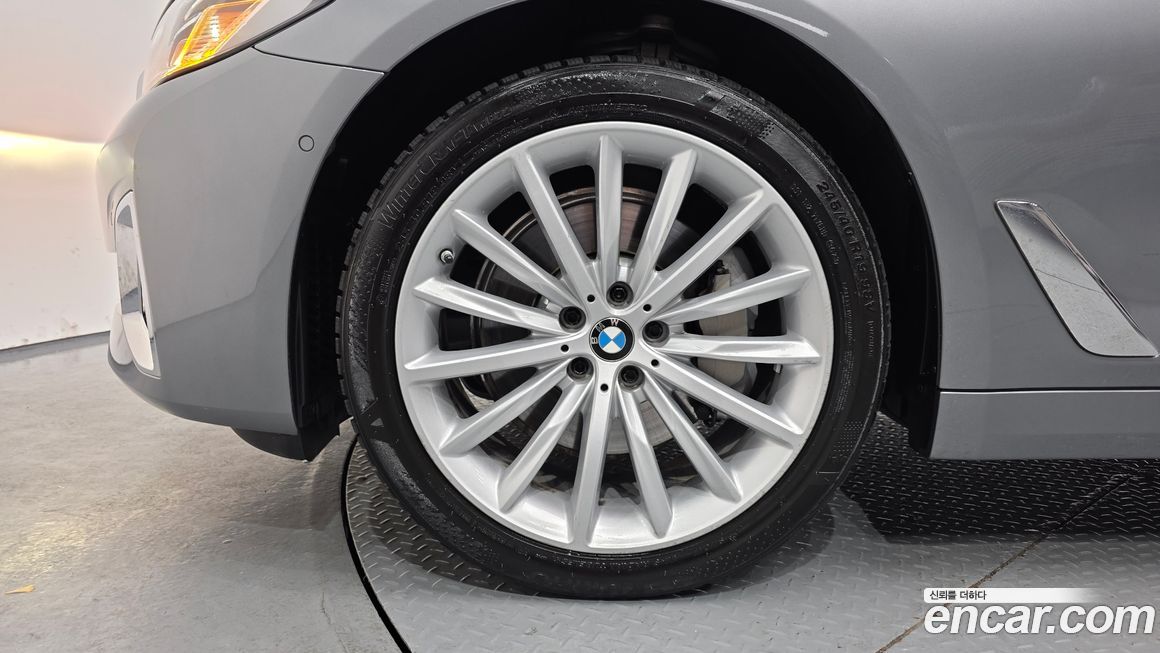 BMW 5-Series 530i xDrive Luxury, 2023