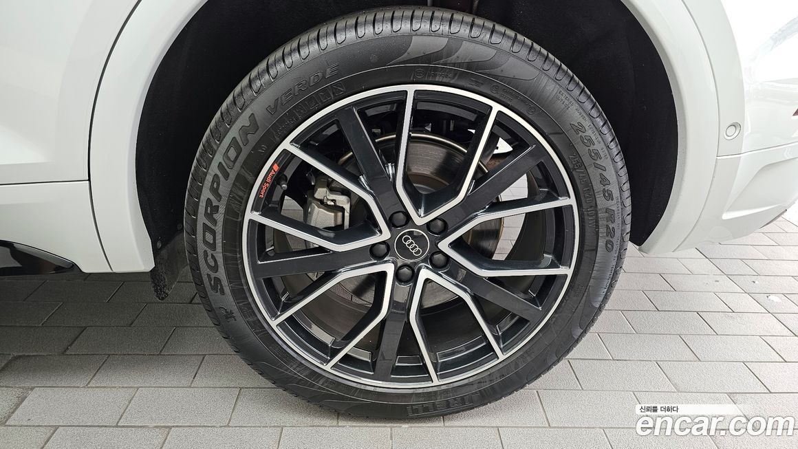 Audi Q5 45 TFSI Quattro Premium, 2024