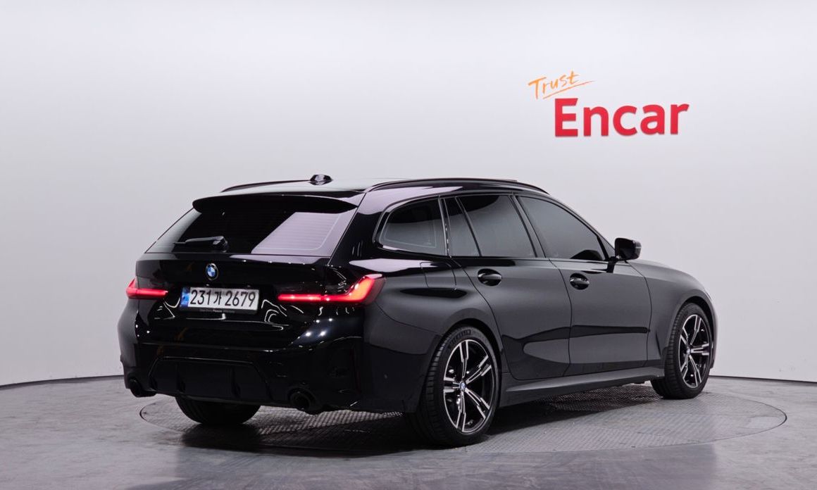 BMW 3-Series 320i Touring M Sports, 2024