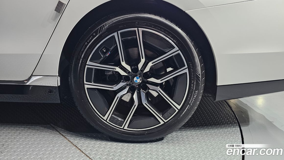 BMW 7-Series 740i xDrive M Sport, 2025