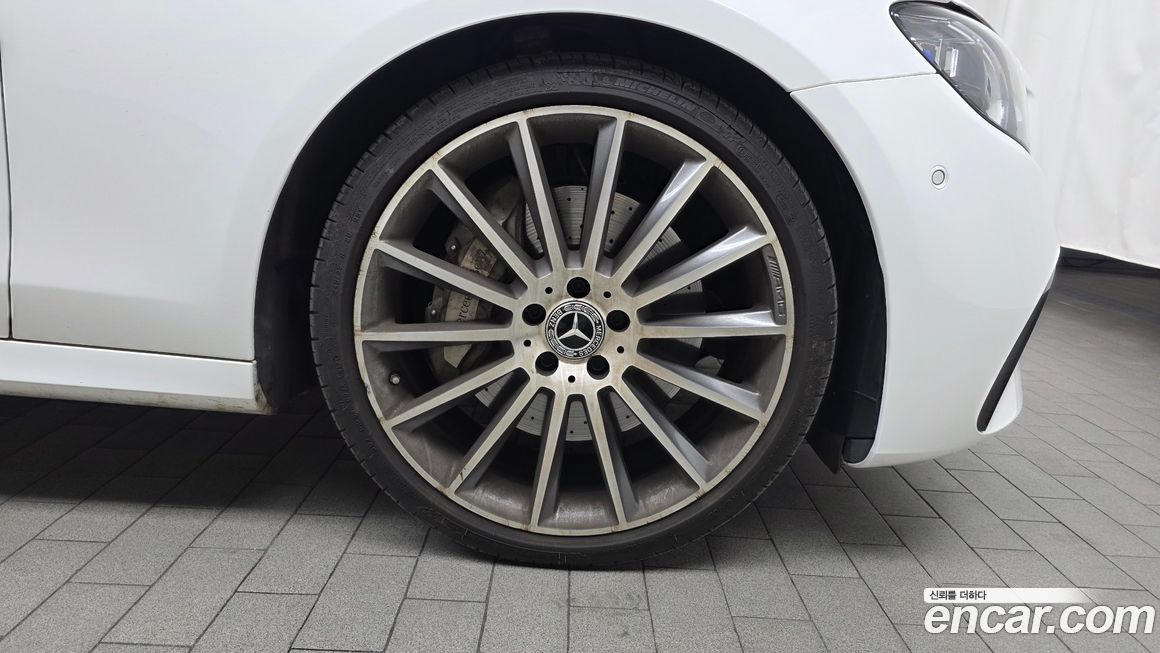 Mercedes-Benz E-Class E350 4MATIC AMG Line, 2022