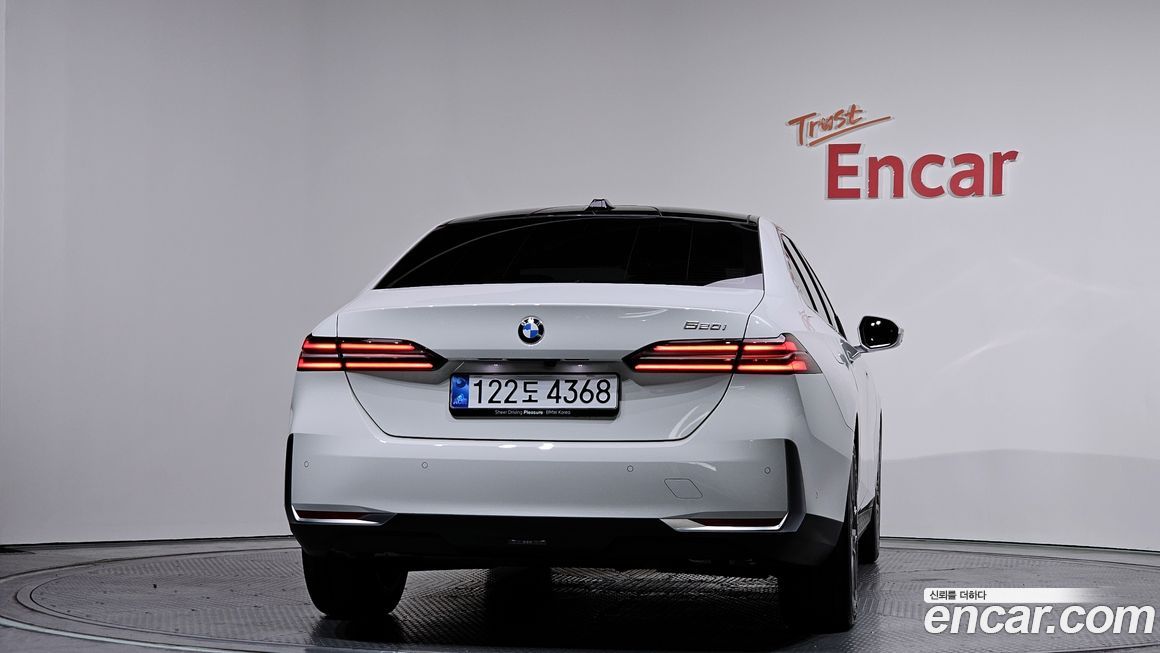 BMW 5-Series 520i, 2026