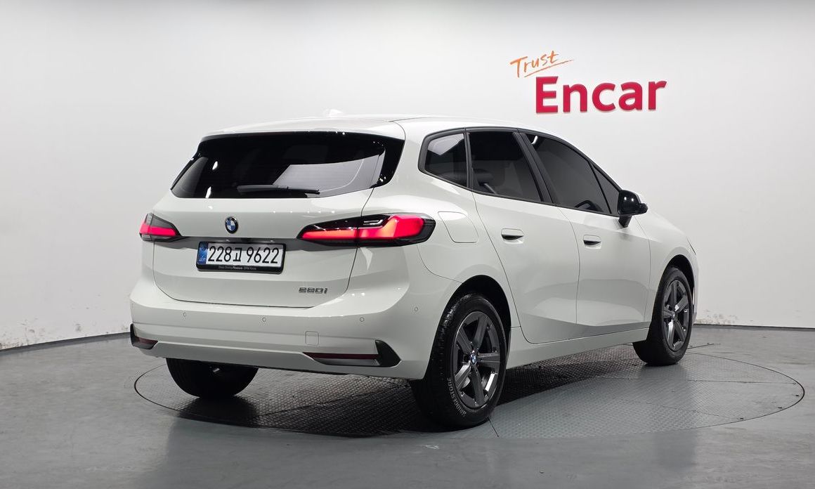 BMW 2-Series 220i Advantage, 2025