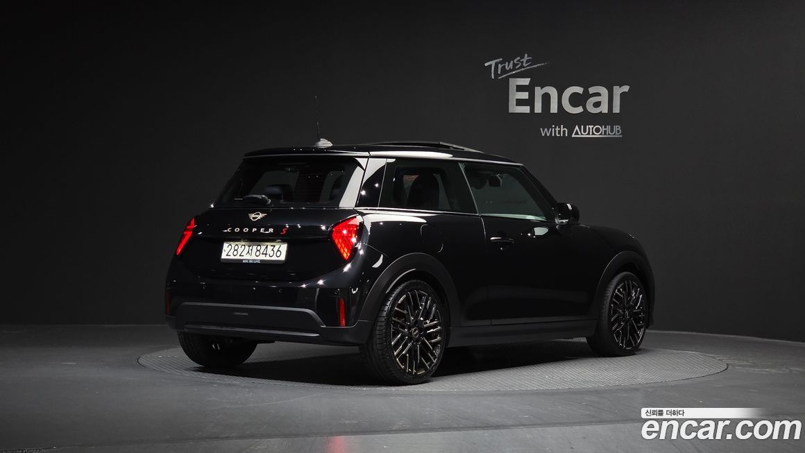 Mini Cooper Favoured, 2025