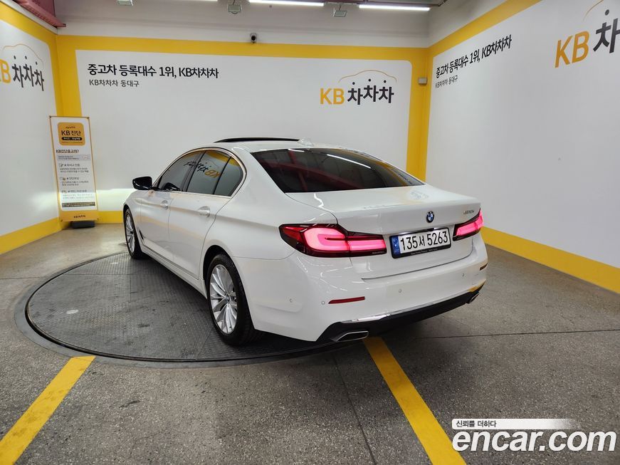 BMW 5-Series 520i Luxury, 2022