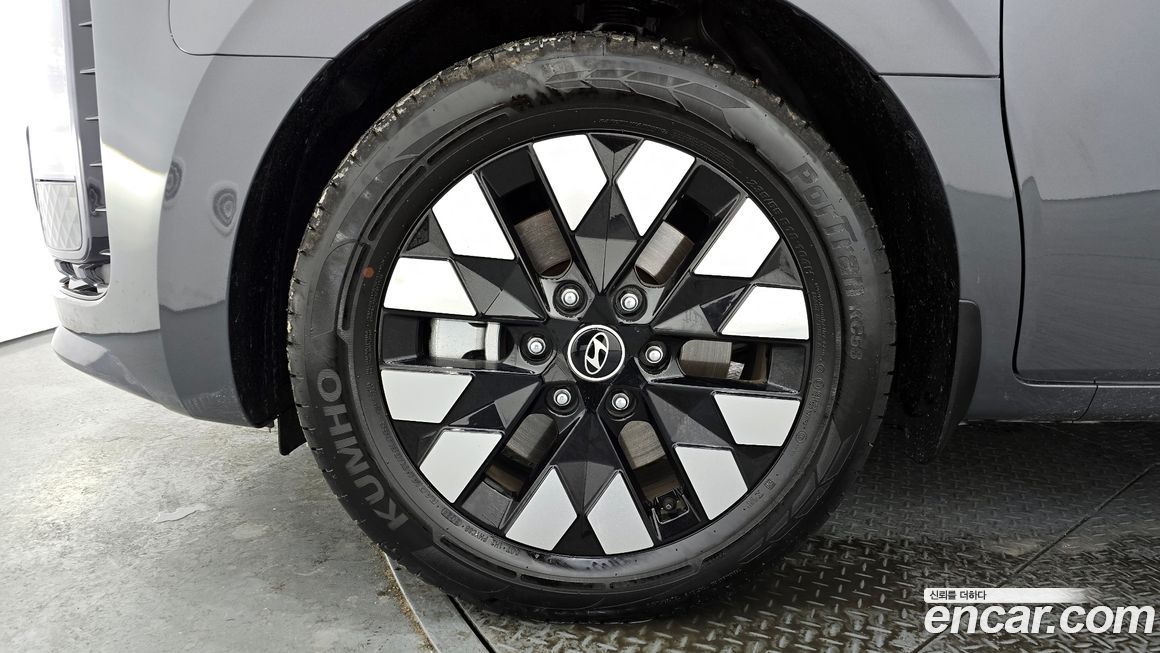 Hyundai Staria Lounge 9-Seater, 2025