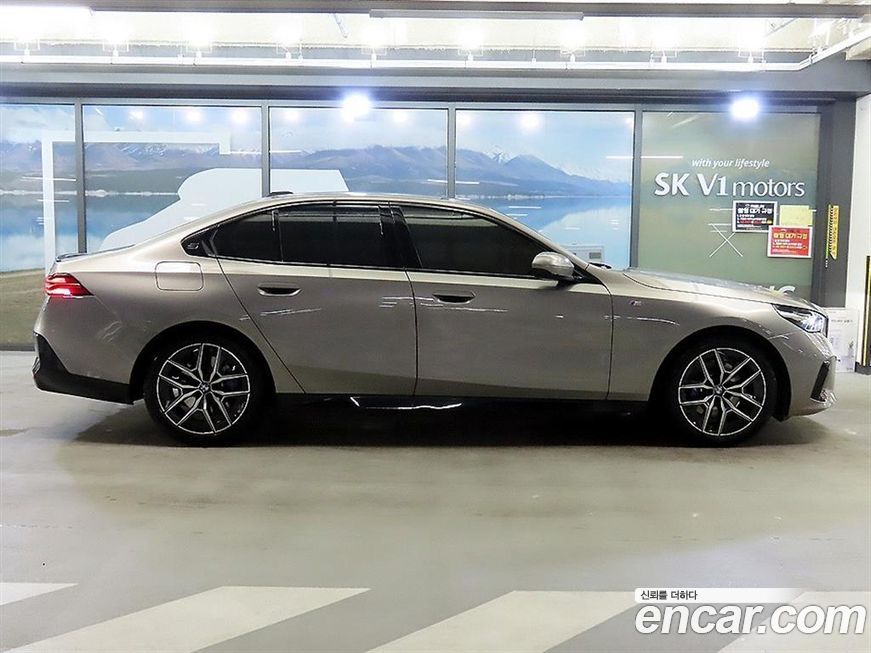 BMW 5-Series 520i M Sport, 2025