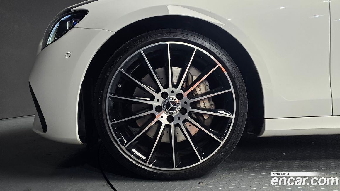 Mercedes-Benz E-Class E350 4MATIC AMG Line, 2023