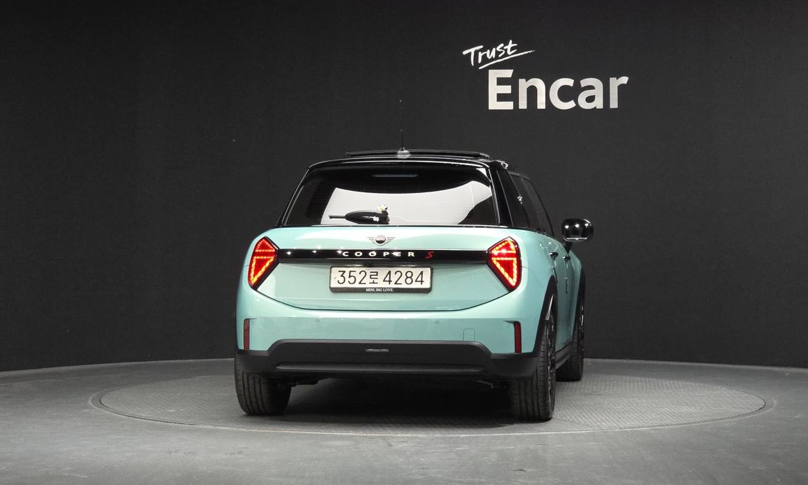 Mini Cooper 5 Door Favoured, 2025