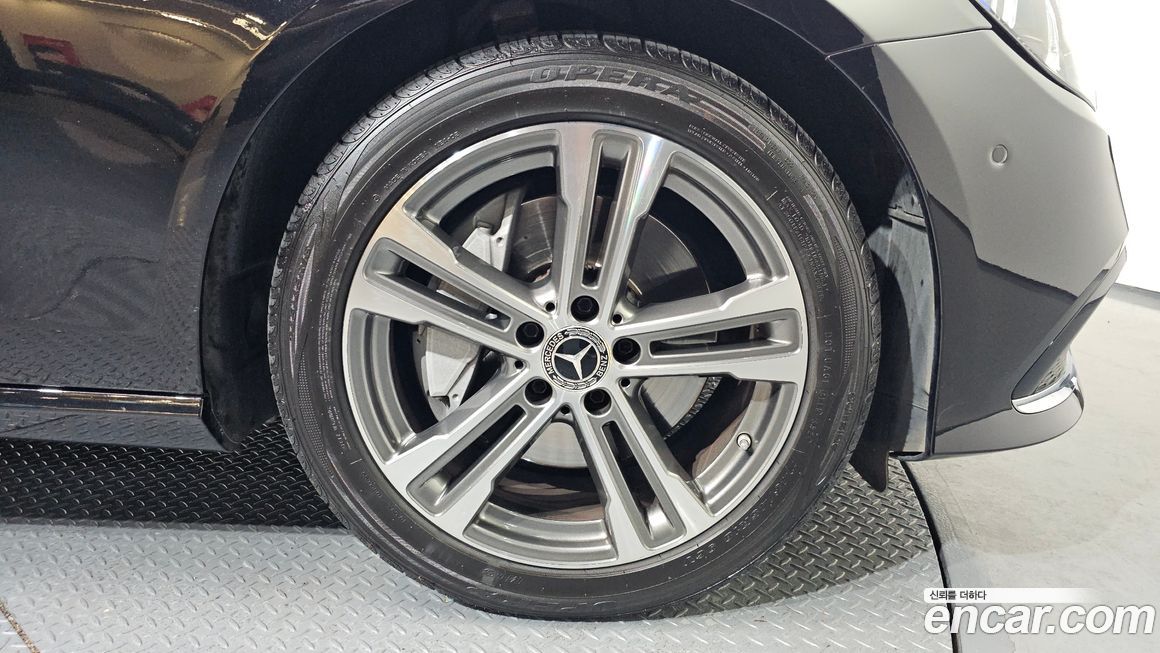 Mercedes-Benz E-Class E350 4MATIC Avantgarde, 2022