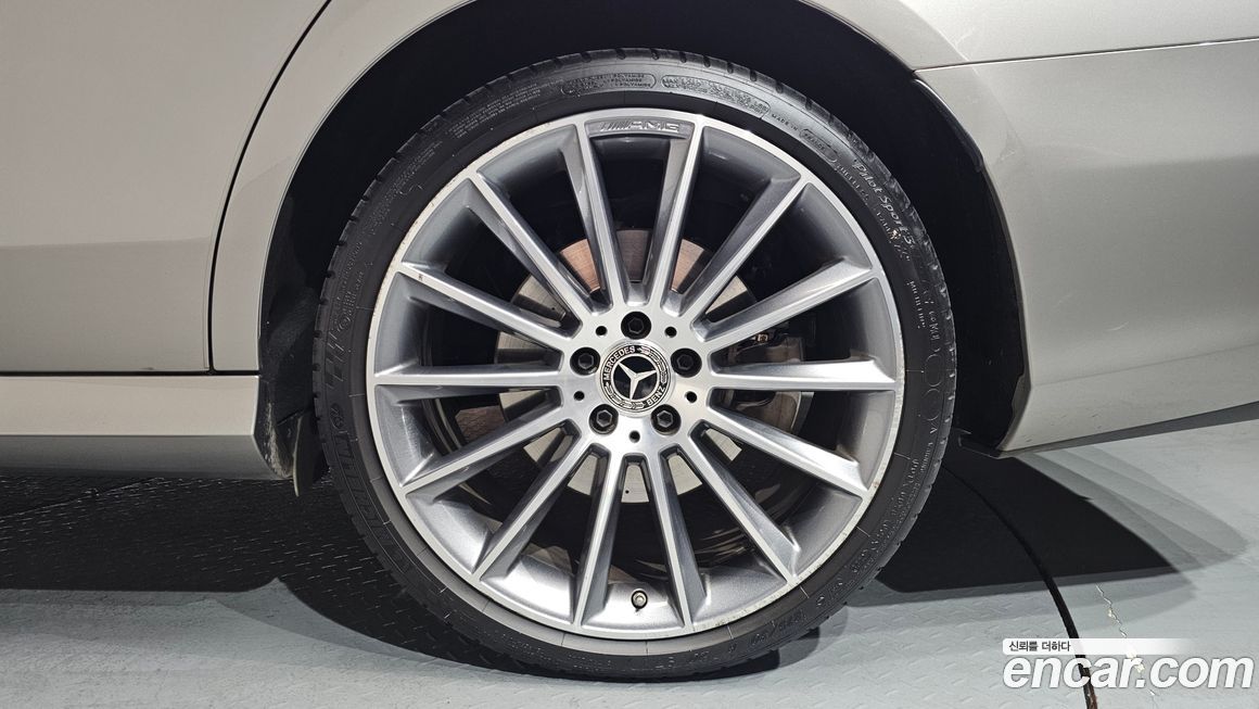 Mercedes-Benz E-Class E350 4MATIC AMG Line, 2022