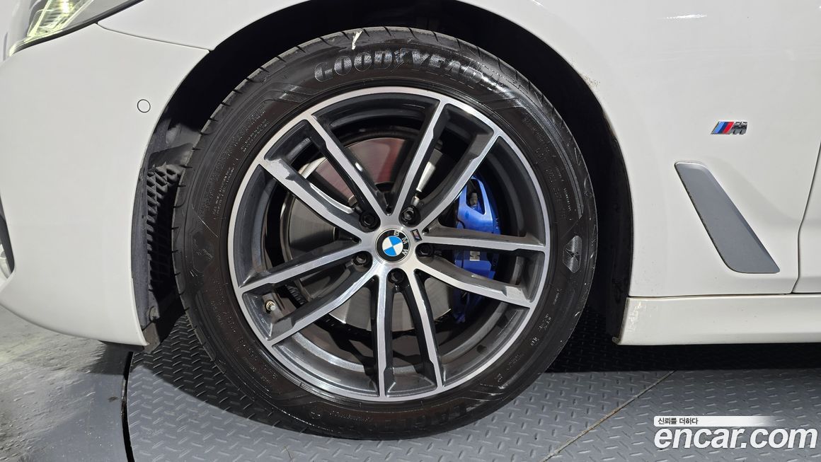 BMW 5-Series 520i M Sport, 2022