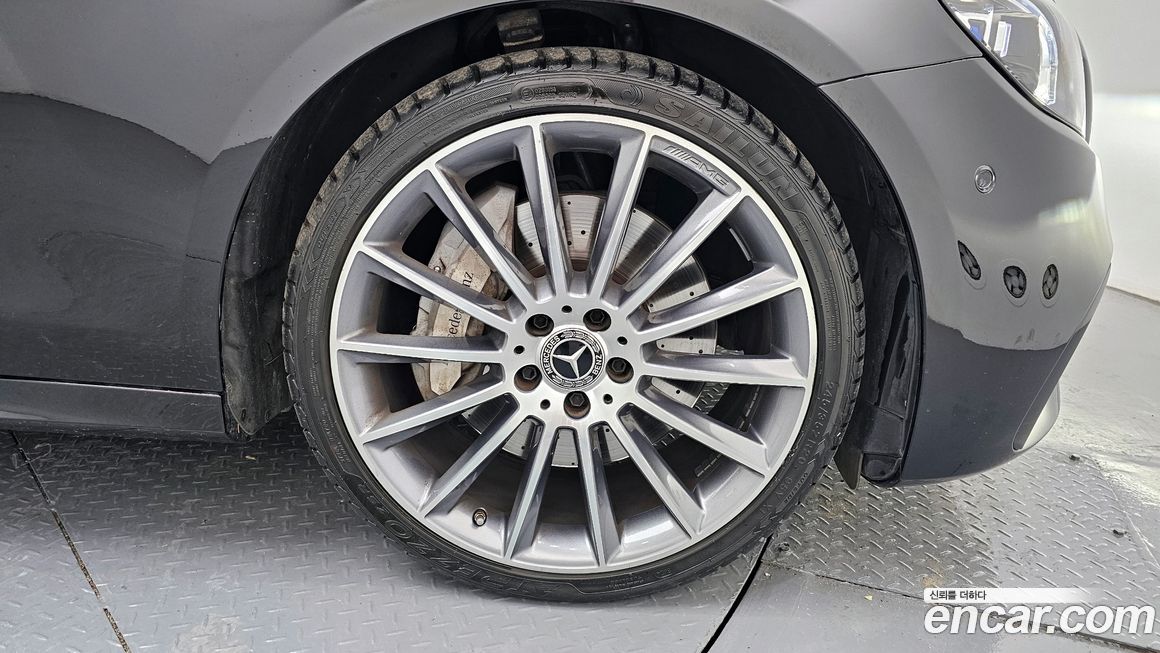 Mercedes-Benz E-Class E350 4MATIC AMG Line, 2022