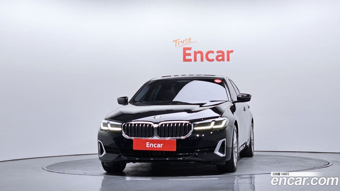 BMW 5-Series 520i Luxury, 2023