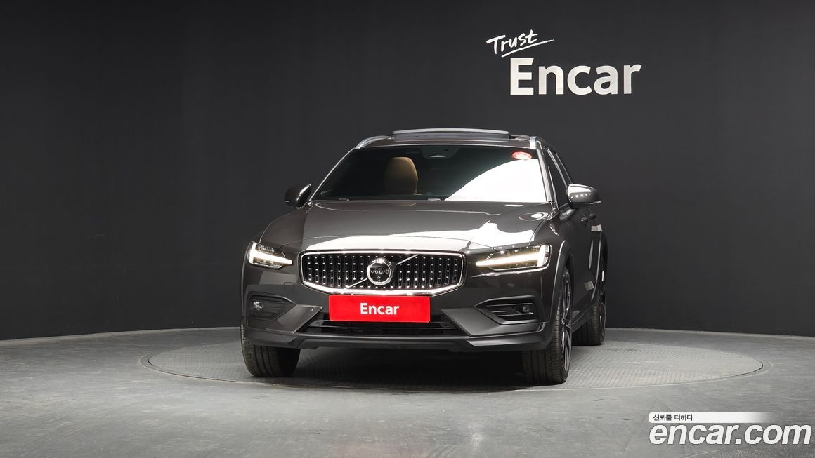 Volvo V60 B5 Ultimate AWD, 2024