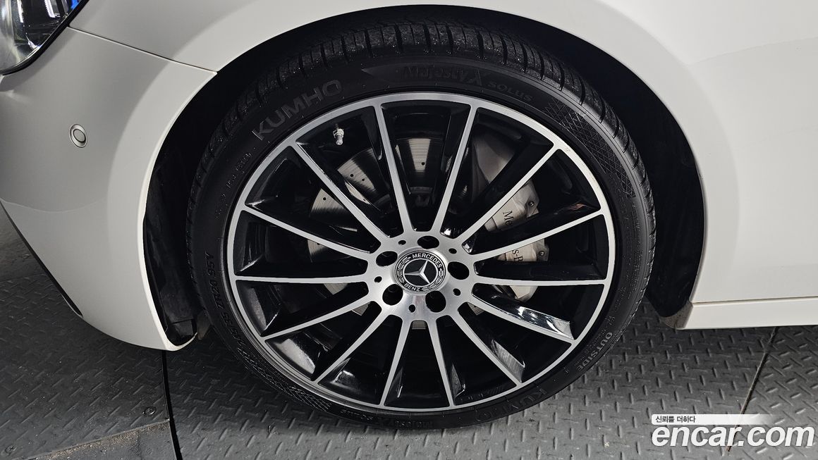 Mercedes-Benz E-Class E350 4MATIC AMG Line, 2023