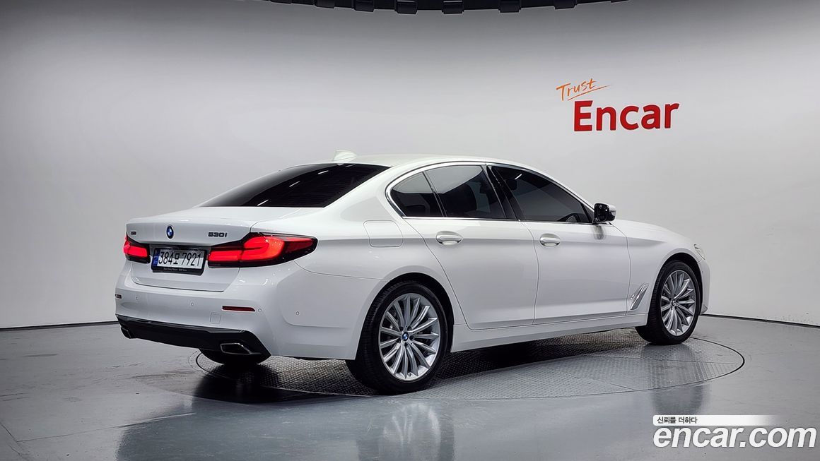 BMW 5-Series 530i xDrive Luxury, 2023