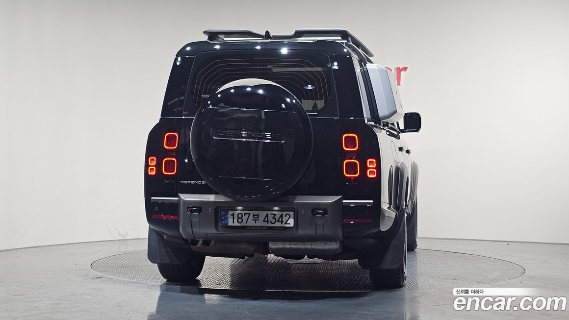 Land Rover Defender 130 D300 X-Dynamic HSE, 2024