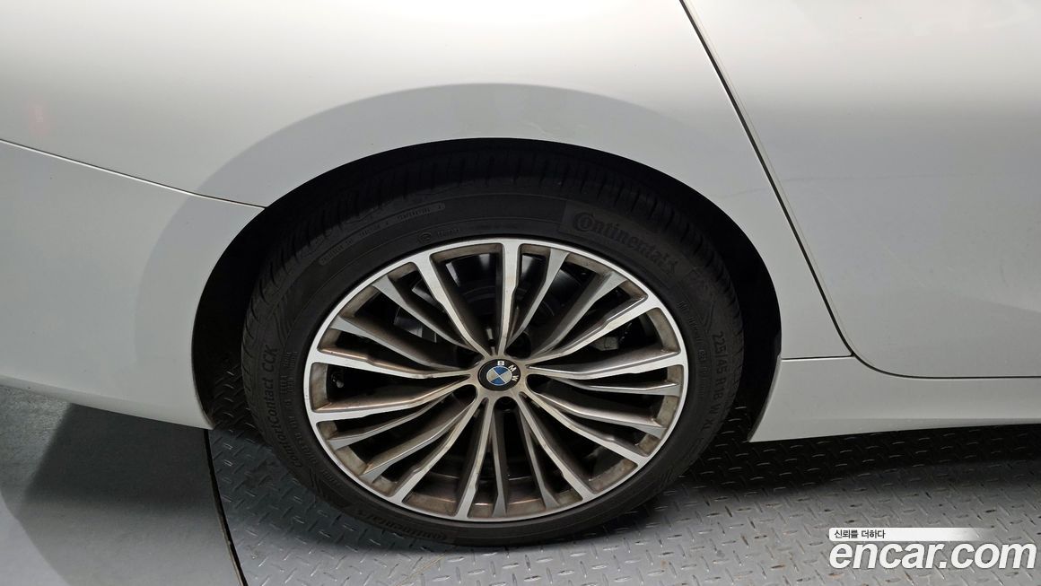 BMW 3-Series 320i Luxury, 2022