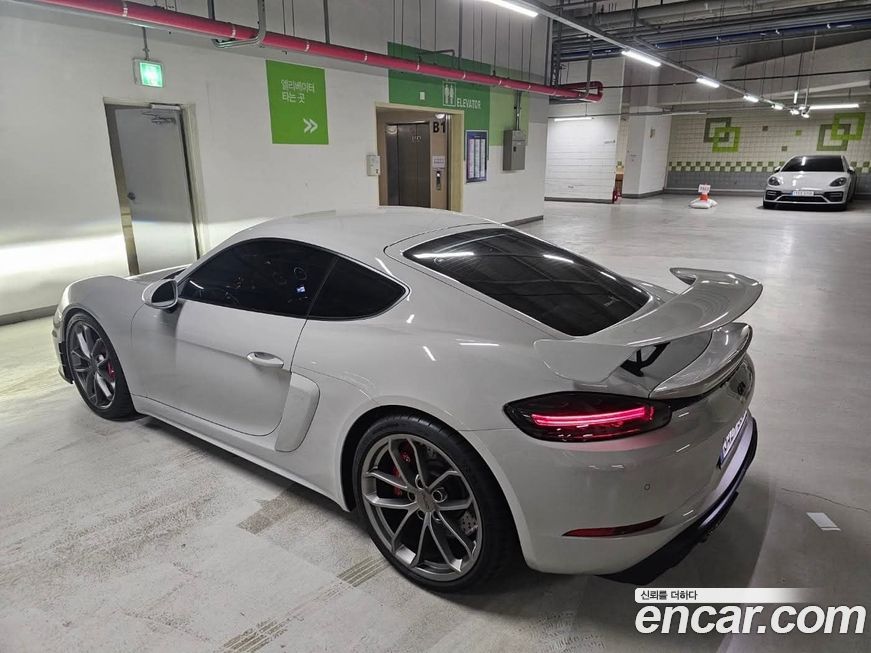 Porsche 718 4.0 GT4, 2023