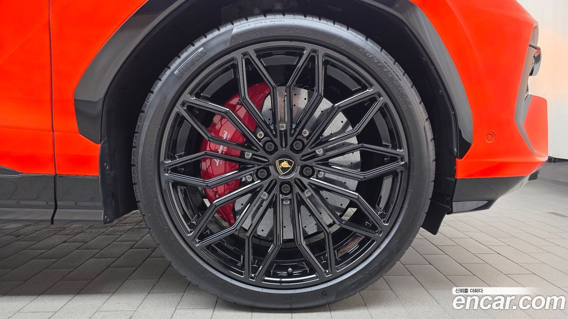 Lamborghini Urus 4.0 V8 SE, 2025