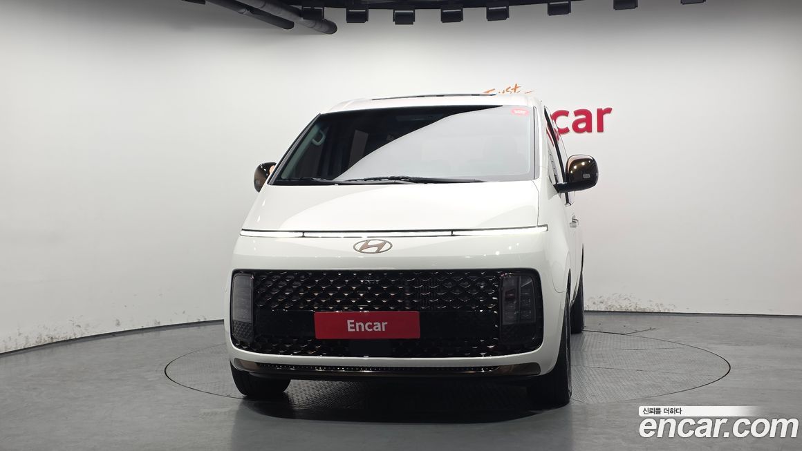Hyundai Staria Lounge 7-Seater, 2025