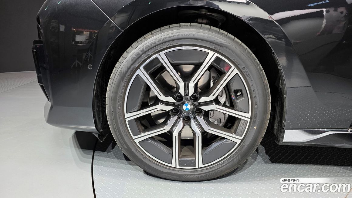 BMW 7-Series 740i xDrive M Sport, 2025