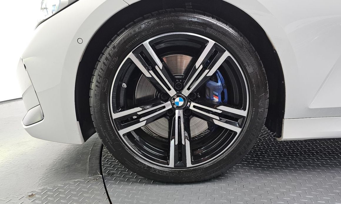 BMW 3-Series 320i M Sport, 2024